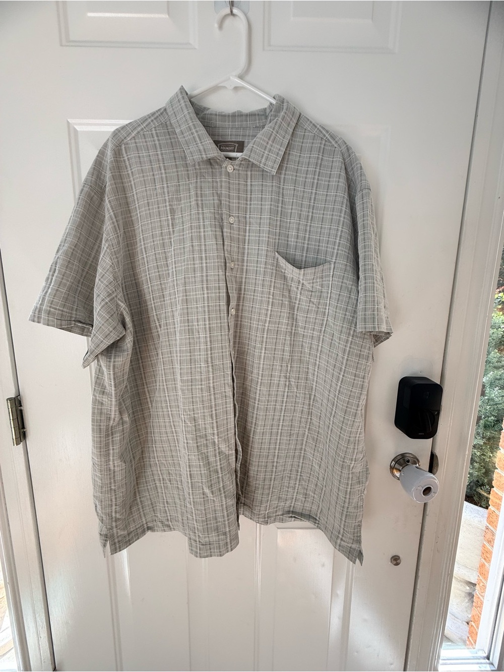 The Foundry Supply Co. Light Gray Plaid Short-Sleeve Button-Down Shirt
